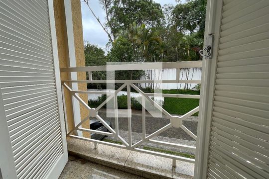 Varanda quarto 3 de casa de condomínio para alugar com 5 quartos, 300m² em Rio Pequeno, São Paulo
