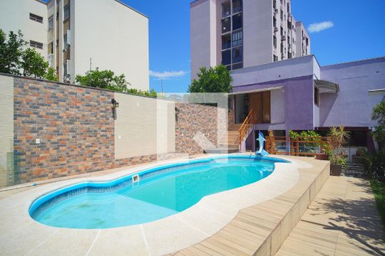Piscina de casa à venda com 4 quartos, 408m² em Rio Branco, Novo Hamburgo