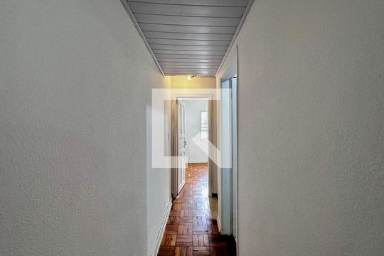 Corredor Quartos de casa à venda com 2 quartos, 70m² em Campo Belo, São Paulo