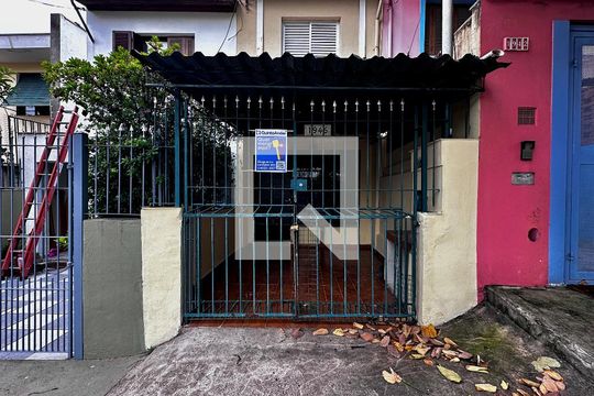 Fachada de casa à venda com 2 quartos, 70m² em Campo Belo, São Paulo