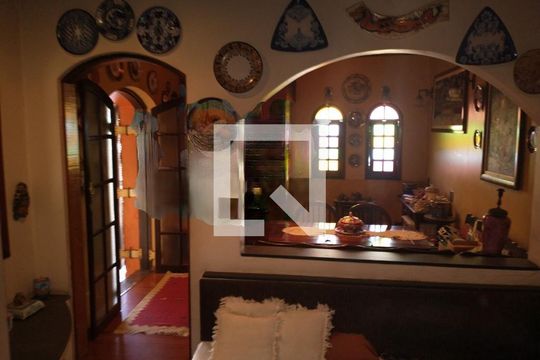 Casa à venda com 3 quartos, 380m² em Cerâmica, São Caetano do Sul