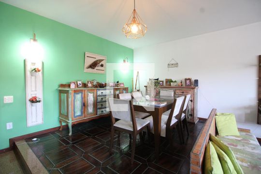 Sala de casa à venda com 4 quartos, 224m² em Taquara, Rio de Janeiro