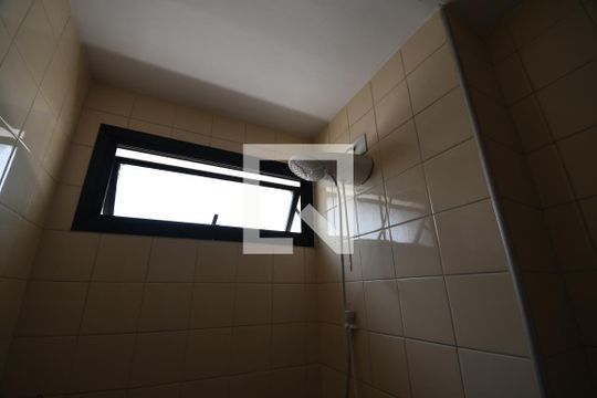 Banheiro de apartamento para alugar com 1 quarto, 50m² em Vila Itapura, Campinas