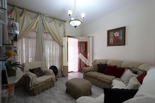 Casa à venda com 3 quartos, 200m² em Parque Tomas Saraiva, São Paulo