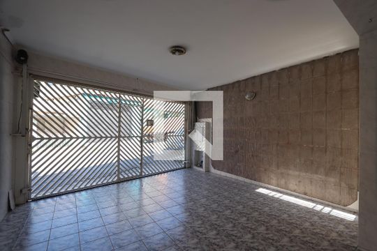 Garagem de casa à venda com 3 quartos, 200m² em Parque Tomas Saraiva, São Paulo