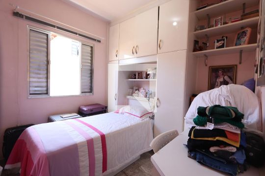 Quarto 3 de casa à venda com 3 quartos, 200m² em Parque Tomas Saraiva, São Paulo