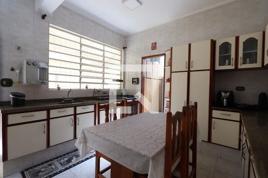 Cozinha de casa à venda com 3 quartos, 200m² em Parque Tomas Saraiva, São Paulo