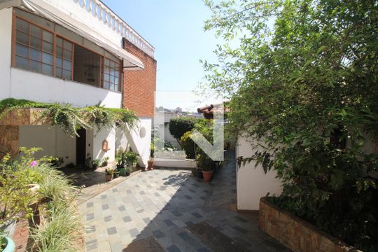 Quintal de casa para alugar com 5 quartos, 260m² em Vila Barbosa, São Paulo