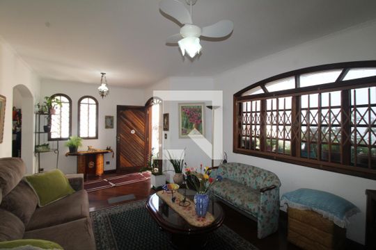 Casa à venda com 5 quartos, 260m² em Vila Barbosa, São Paulo