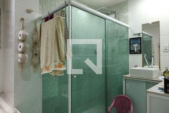 Banheiro Social de casa de condomínio à venda com 3 quartos, 275m² em Taquara, Rio de Janeiro