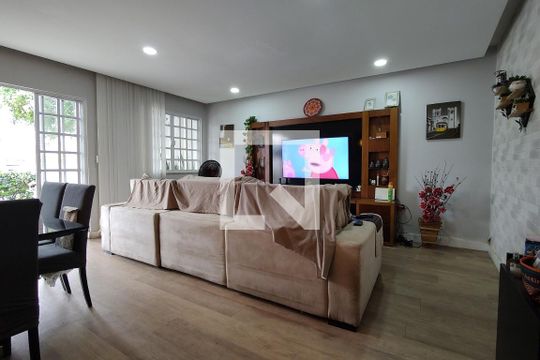 Sala de casa de condomínio à venda com 3 quartos, 275m² em Taquara, Rio de Janeiro