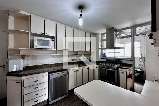 Cozinha de apartamento à venda com 3 quartos, 280m² em Brooklin, São Paulo