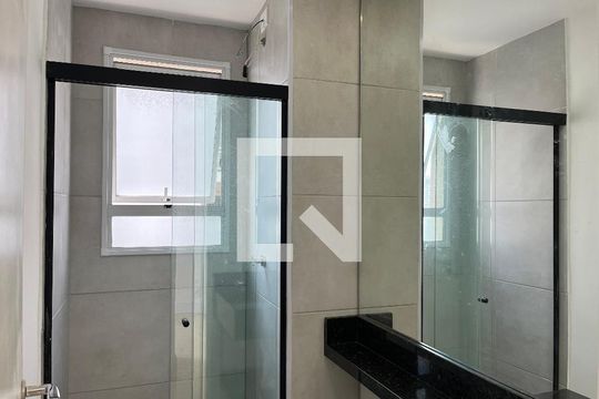 Banheiro de apartamento para alugar com 2 quartos, 41m² em Várzea da Barra Funda, São Paulo