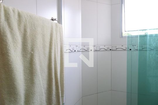 Banheiro 1 - suíte 1 de casa de condomínio à venda com 2 quartos, 101m² em Vila Jacuí, São Paulo