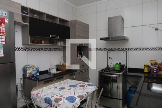 Cozinha de casa de condomínio à venda com 2 quartos, 101m² em Vila Jacuí, São Paulo