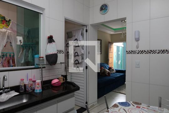 Cozinha de casa de condomínio à venda com 2 quartos, 101m² em Vila Jacuí, São Paulo