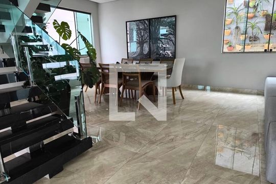 Sala de casa à venda com 3 quartos, 560m² em Tropical, Contagem