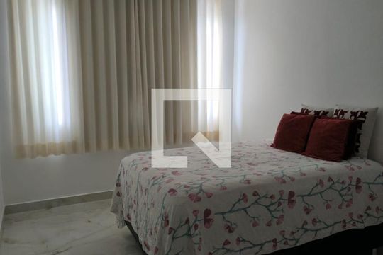 Quarto de casa à venda com 3 quartos, 560m² em Tropical, Contagem