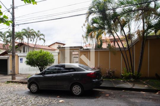 Fachada de casa à venda com 4 quartos, 450m² em Bandeirantes (pampulha), Belo Horizonte