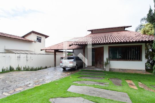 Garagem de casa à venda com 4 quartos, 450m² em Bandeirantes (pampulha), Belo Horizonte
