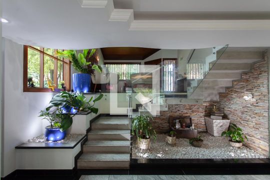 Escada de casa à venda com 4 quartos, 450m² em Bandeirantes (pampulha), Belo Horizonte