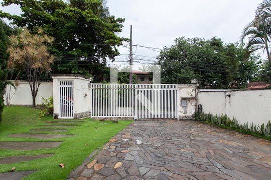 Garagem de casa à venda com 4 quartos, 450m² em Bandeirantes (pampulha), Belo Horizonte