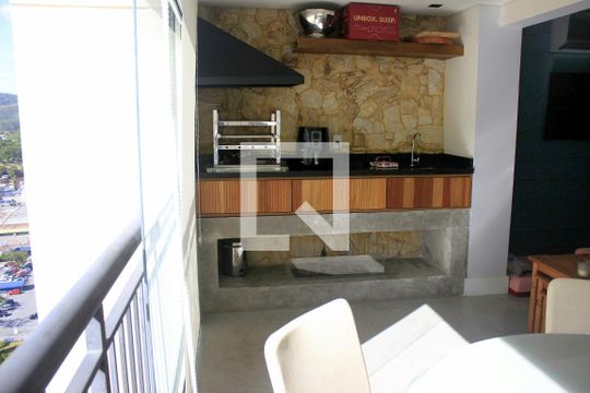 Varanda Gourmet com lareira de apartamento para alugar com 2 quartos, 68m² em Jardim Flor da Montanha, Guarulhos
