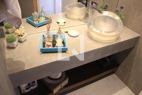 Banheiro de apartamento para alugar com 2 quartos, 68m² em Jardim Flor da Montanha, Guarulhos