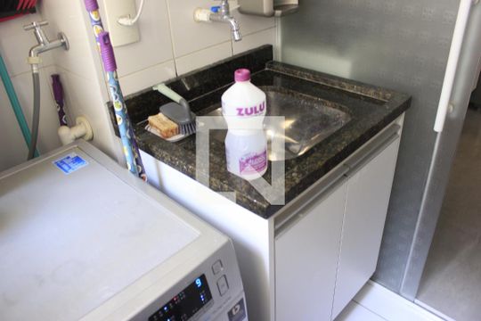 Lavanderia de apartamento para alugar com 2 quartos, 68m² em Jardim Flor da Montanha, Guarulhos