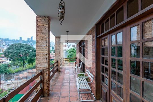 Varanda de casa à venda com 4 quartos, 450m² em São Bento, Belo Horizonte