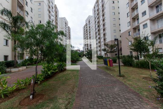 Área comum de apartamento para alugar com 2 quartos, 72m² em Jardim Tupanci, Barueri