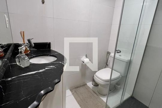 Banheiro de apartamento à venda com 2 quartos, 66m² em Guará I , Brasília