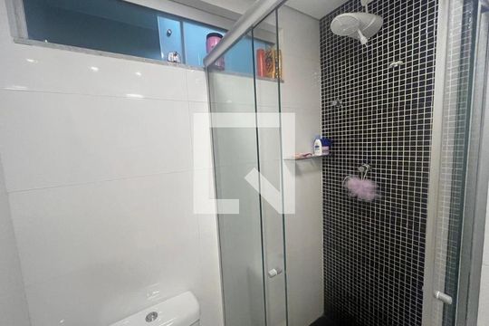 Banheiro de apartamento à venda com 2 quartos, 66m² em Guará I , Brasília