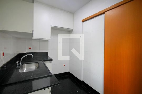 Cozinha de apartamento à venda com 2 quartos, 95m² em Serra, Belo Horizonte
