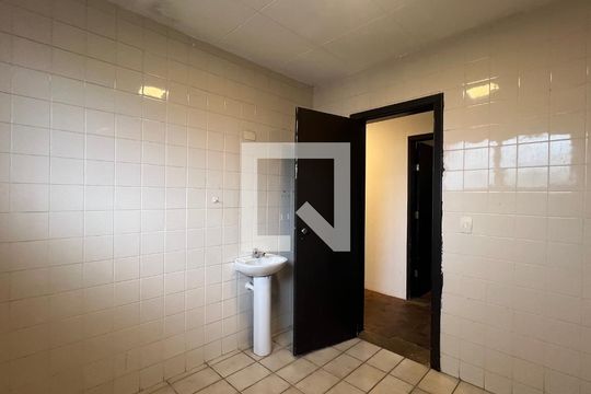 Banheiro 2 de casa à venda com 5 quartos, 520m² em Alto de Pinheiros, São Paulo