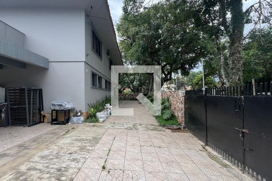Garagem de casa à venda com 5 quartos, 520m² em Alto de Pinheiros, São Paulo