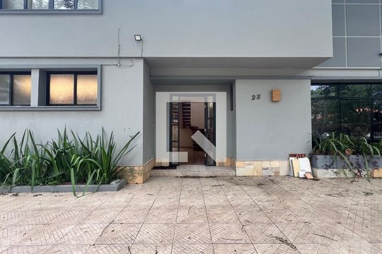 Fachada de casa à venda com 5 quartos, 520m² em Alto de Pinheiros, São Paulo