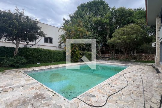 Piscina de casa à venda com 5 quartos, 520m² em Alto de Pinheiros, São Paulo