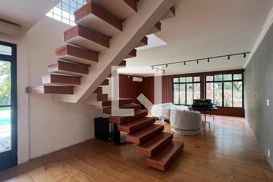 Escada de casa à venda com 5 quartos, 520m² em Alto de Pinheiros, São Paulo