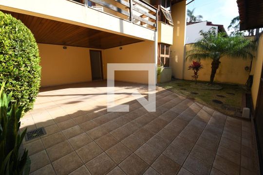 Garagem de casa à venda com 3 quartos, 300m² em Loteamento Parque das Hortências (sousas), Campinas