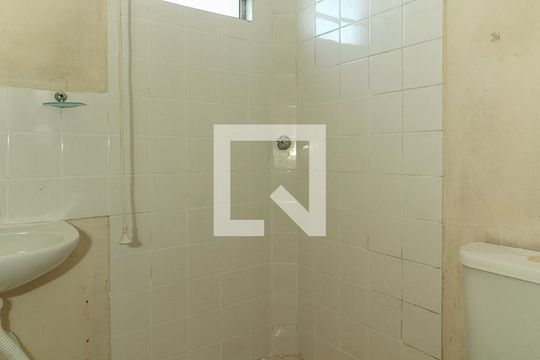 Banheiro de apartamento à venda com 2 quartos, 38m² em Mário Quintana, Porto Alegre