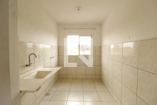 Cozinha de apartamento para alugar com 2 quartos, 42m² em Maria Regina, Alvorada