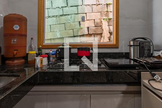 Cozinha de casa à venda com 2 quartos, 375m² em Trevo, Belo Horizonte