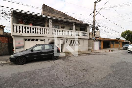 Fachada de casa para alugar com 1 quarto, 35m² em Parque João Ramalho, Santo André