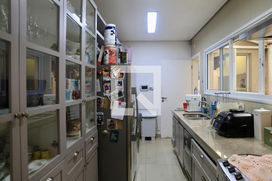 Cozinha de casa para alugar com 3 quartos, 450m² em Indianópolis, São Paulo