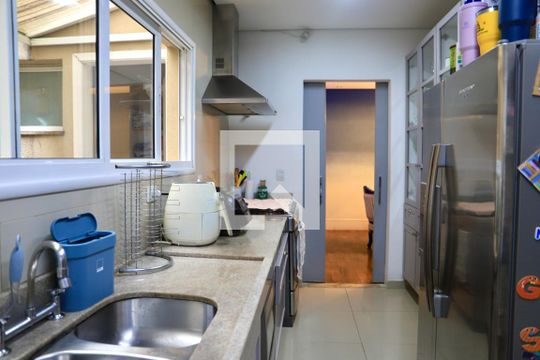 Cozinha de casa para alugar com 3 quartos, 450m² em Indianópolis, São Paulo