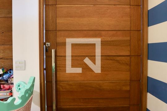 Entrada de casa para alugar com 3 quartos, 450m² em Indianópolis, São Paulo