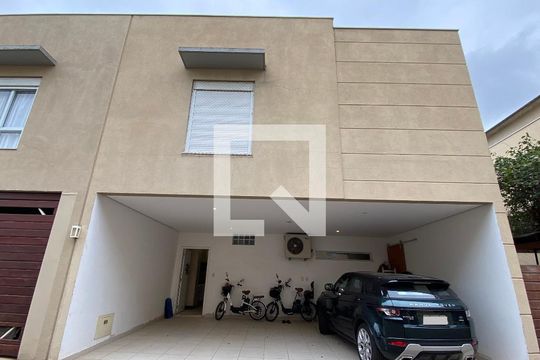 Fachada de casa para alugar com 3 quartos, 450m² em Indianópolis, São Paulo