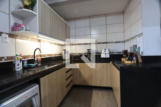 Cozinha - Armários de casa à venda com 3 quartos, 170m² em Niterói, Canoas