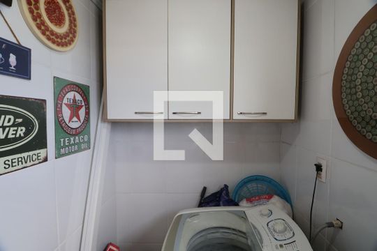 Lavanderia de casa à venda com 3 quartos, 170m² em Niterói, Canoas